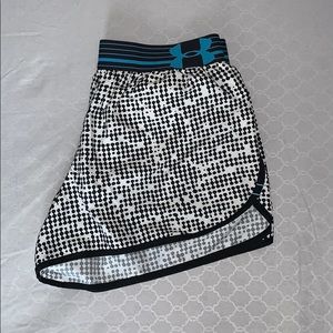 UNDER ARMOUR athletic shorts